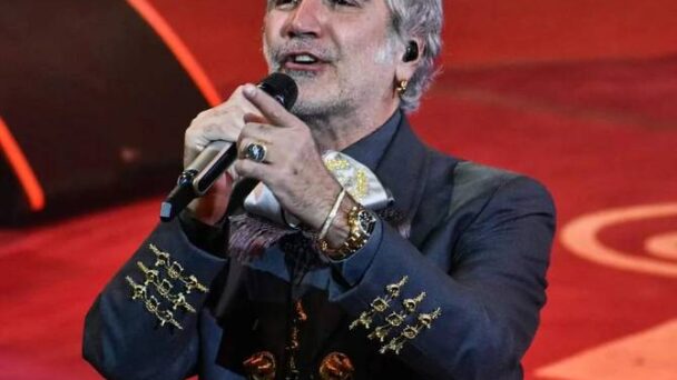 Alejandro Fernández llena Santo Domingo de música y de todo el color de México