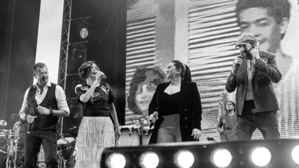 Juan Luis Guerra entrega su mejores éxitos junto a invitados en sus 40 años de trayectoria