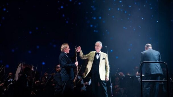 La voz de Andrea Bocelli llena Santo Domingo en un concierto con la Filarmónica