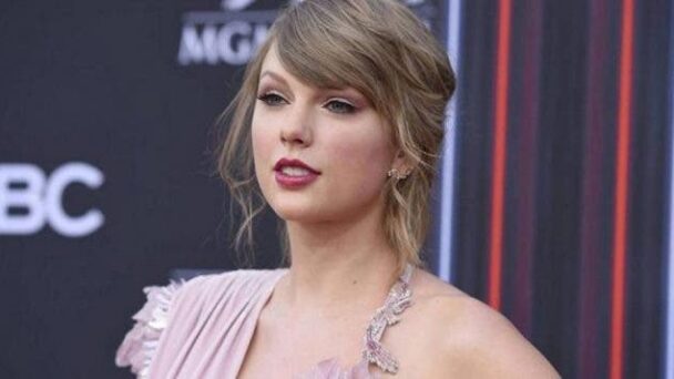 Taylor Swift da 100.000 dólares al fondo de la latina muerta en tiroteo tras el Super Bowl
