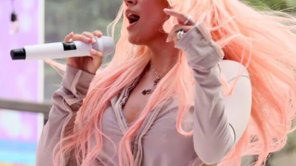 Karol G Llega hoy preparada para brillar en RD
