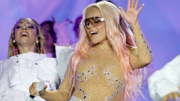 Karol G repasa sus éxitos en Santo Domingo ante un público entusiasta y entregado