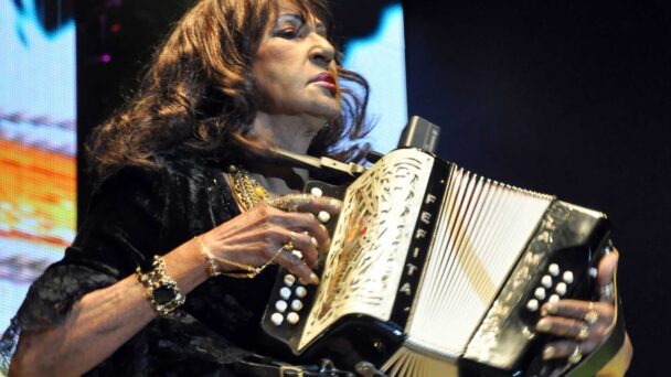 Mujeres de música típica brillan como autoras