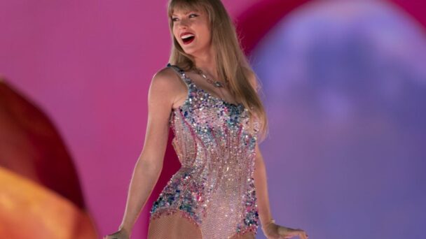 Taylor Swift anuncia la última versión de su disco con otro tema extra, ‘The Black Dog’