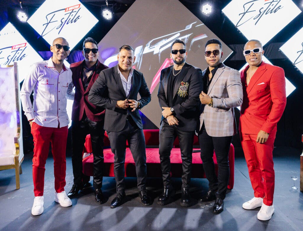 “A Nuestro Estilo”, un álbum romántico de Chiquito Team Band “A Nuestro Estilo”, un álbum romántico de Chiquito Team Band