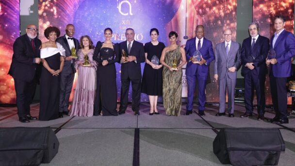 Acroarte reconoce miembros y persomalidades en “Premio Acroarte al Mérito Periodístico 2024”