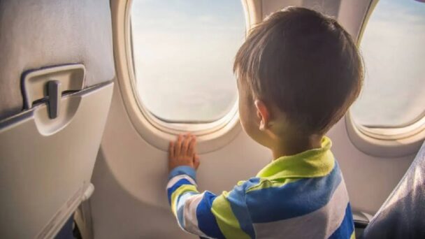Consejos para viajar en avión con niños autistas
