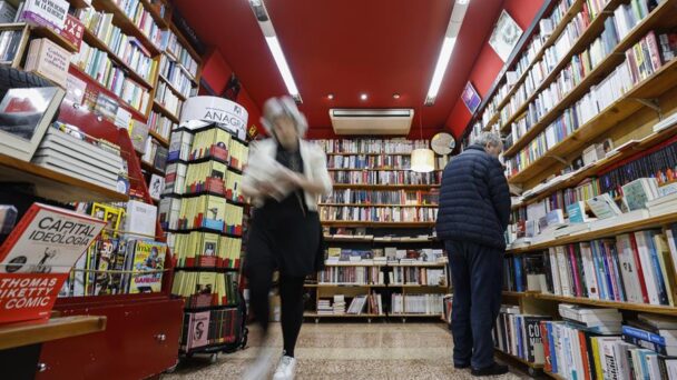 Día del Libro: Mitos vs realidad sobre los ojos y la lectura