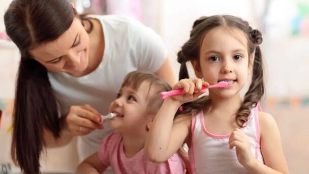 Atención padres: ¿Qué debes hacer cuando sale el primer diente de tu hijo?