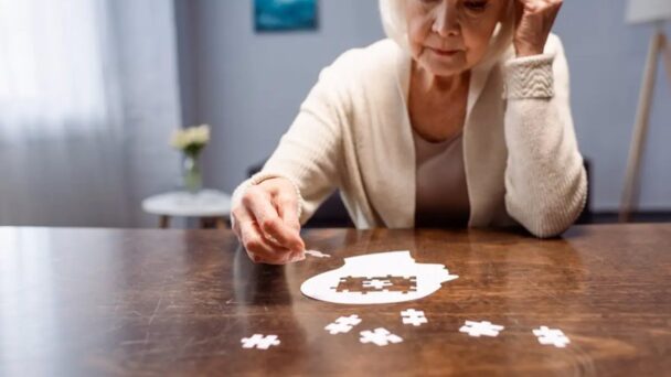 Identifican una nueva forma de Alzheimer que afecta a personas
