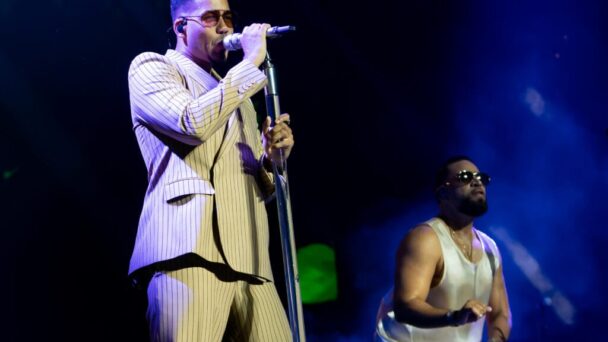 Romeo Santos “cerrando ciclos” junto a Aventura con un romántico concierto en Los Ángeles
