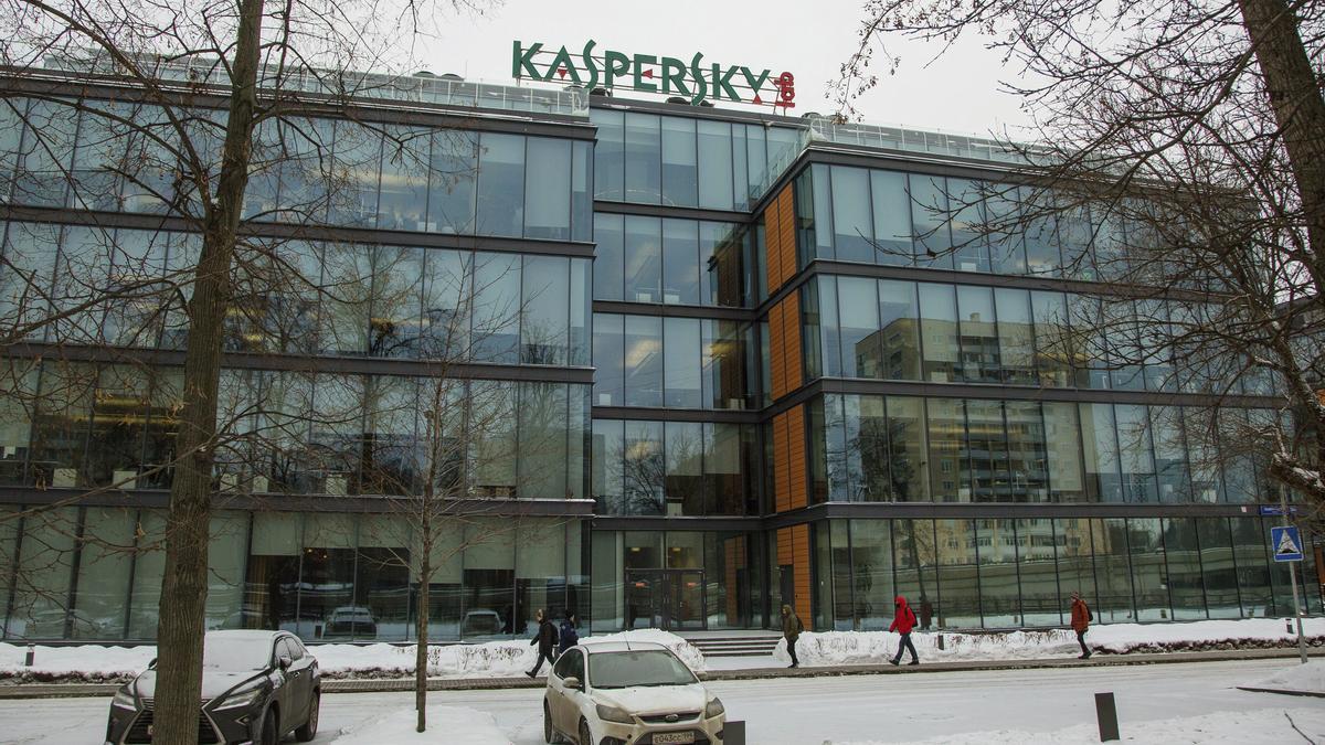 Biden prohíbe el antivirus ruso Kaspersky en EEUU por sus vínculos con el Kremlin Biden prohíbe el antivirus ruso Kaspersky en EEUU por sus vínculos con el Kremlin