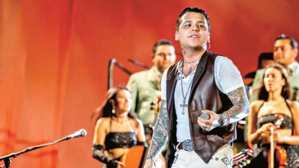 Christian Nodal pasa la prueba en su primera presentación RD