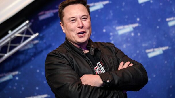 Elon Musk modifica las normas de Twitter para permitir la publicación pornografía explícita