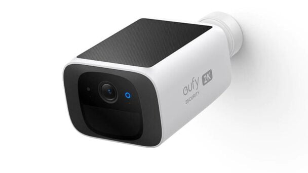 Eufy S220 SoloCam, de Anker, con panel solar integrado