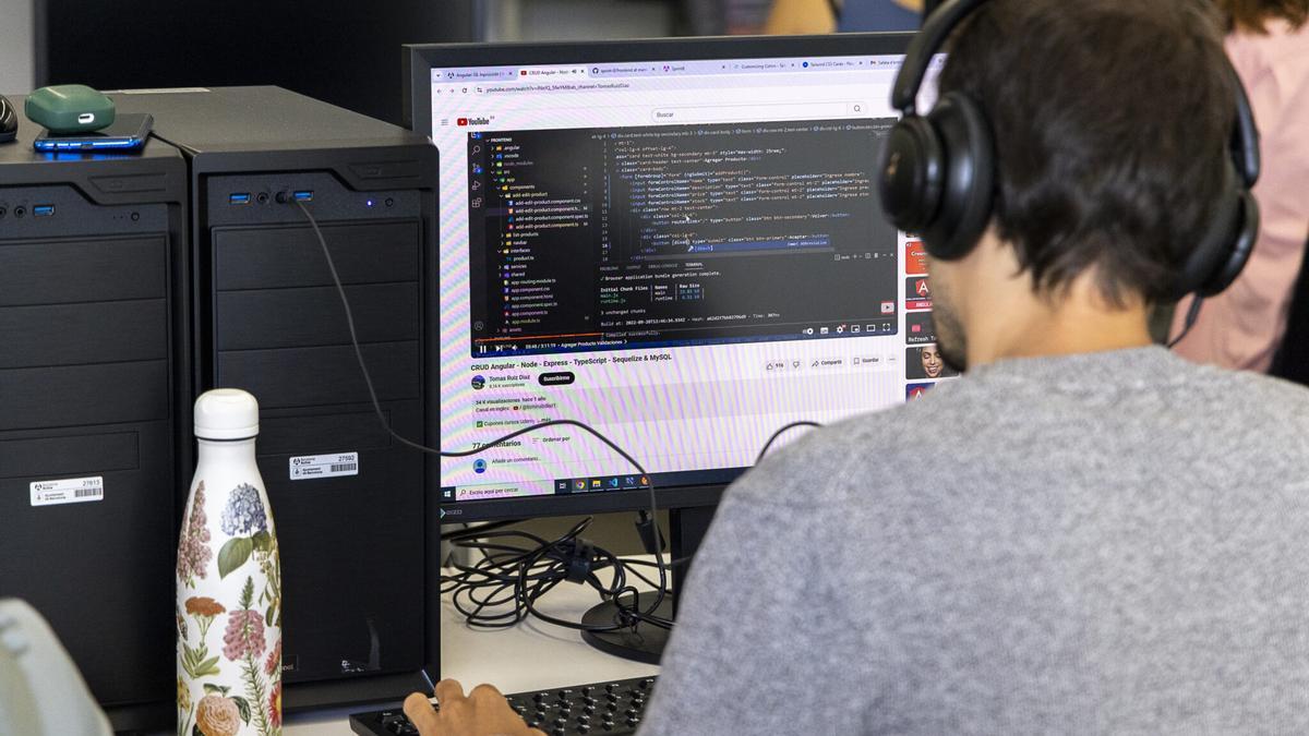 Barcelona formará a 3.500 personas en programación web y análisis de datos en los próximos cinco años