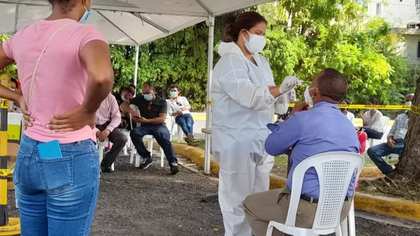 OMS: 5 años después, la COVID-19 es “un virus más”, pero la alerta continúa