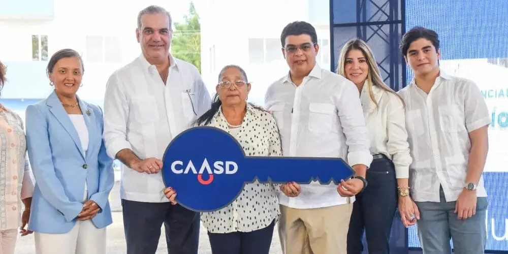 Presidente Abinader entrega 144 apartamentos a familias desplazadas en Santo Domingo Oeste