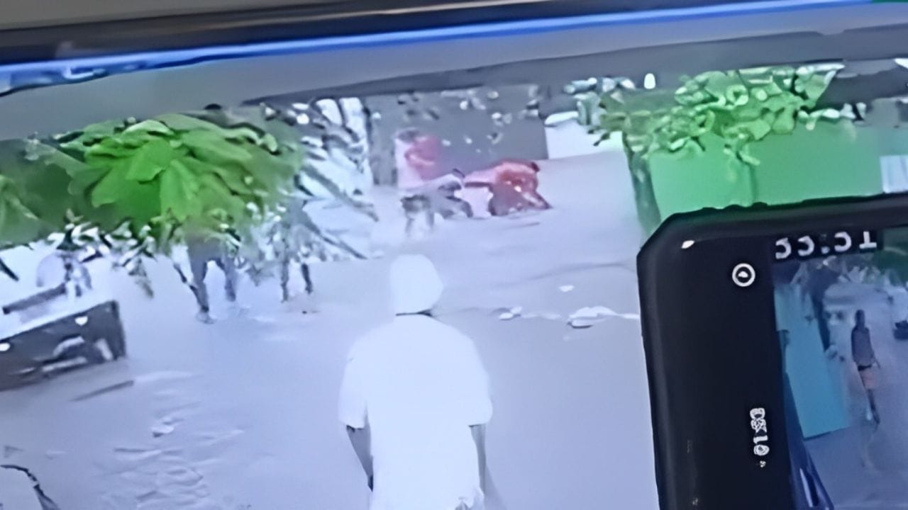 Milagro en San Cristóbal: Jóvenes rescatan a niña de 13 años arrastrada a cloaca tras lluvias