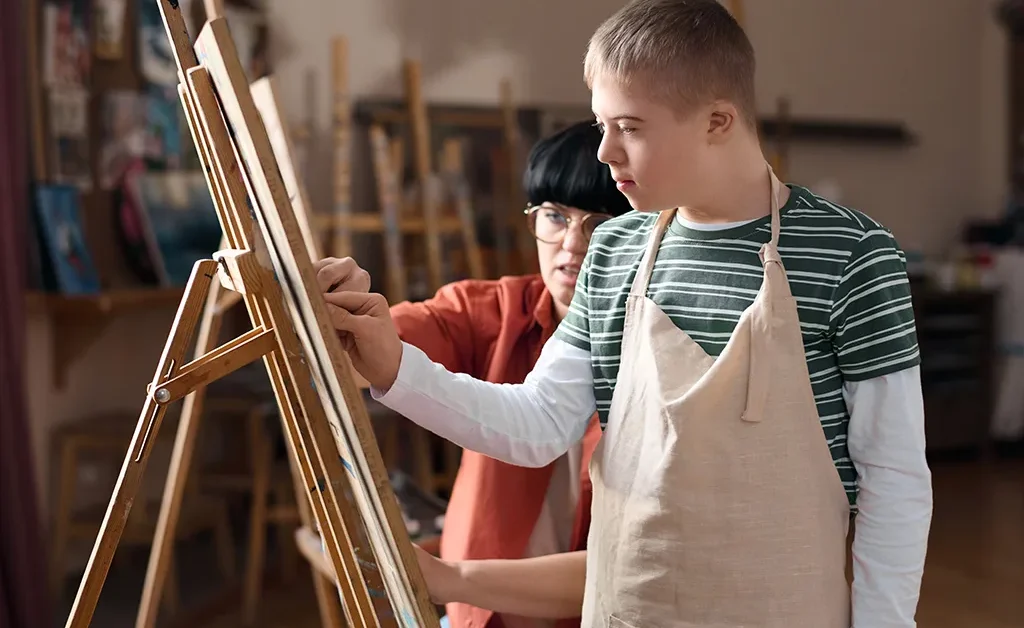 Arte y emoción: Jóvenes con discapacidad transforman su realidad en taller vivencial "Colores del Alma"