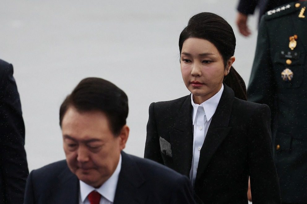 Ex primera dama de Corea del Sur es condenada a 20 meses de prisión por corrupción Ex primera dama de Corea del Sur es condenada a 20 meses de prisión por corrupción