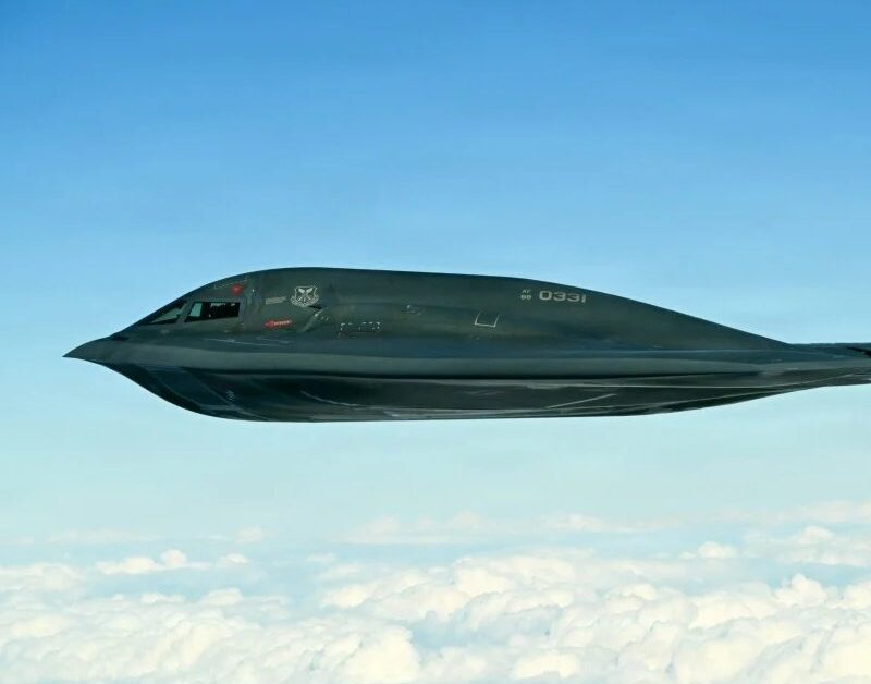 Empresa china afirma haber interceptado comunicaciones de bombarderos B-2 en ataque contra Irán