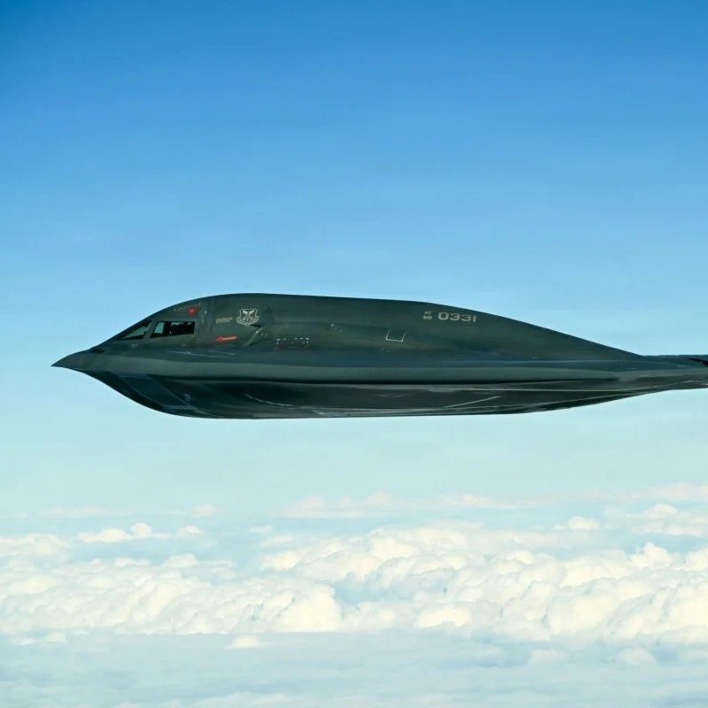 Empresa china afirma haber interceptado comunicaciones de bombarderos B-2 en ataque contra Irán