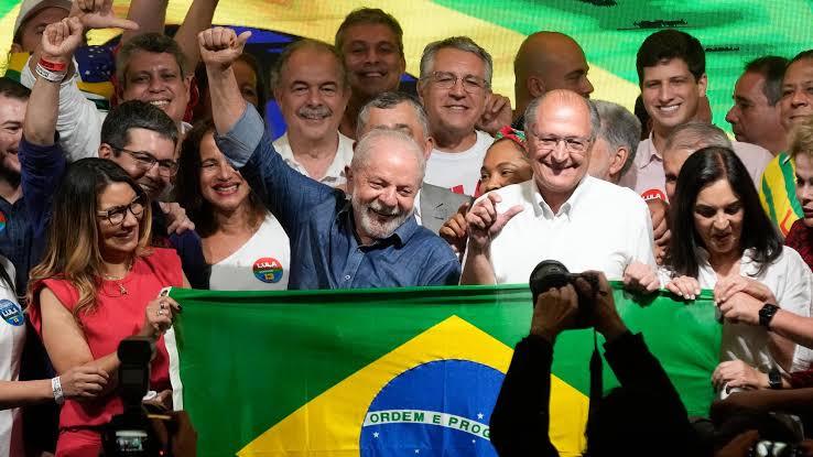Lula alcanza el 51.76 % de los votos con el 99 % del escrutinio en Brasil